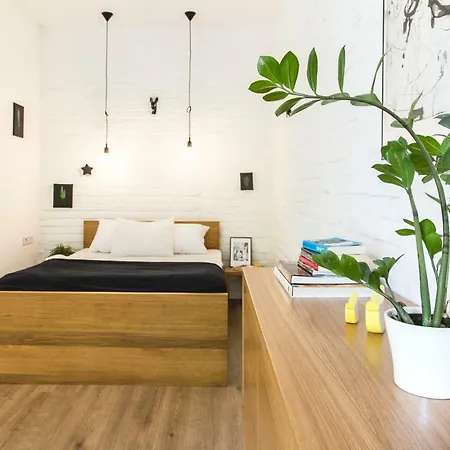 Garden Apartment *